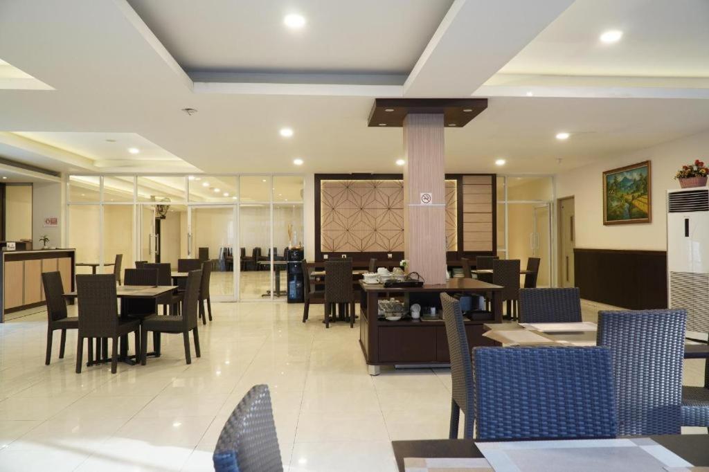 Paris Day Hotel Pamanukan Hilir Exterior foto