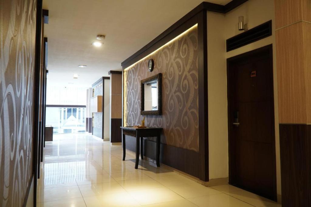Paris Day Hotel Pamanukan Hilir Exterior foto